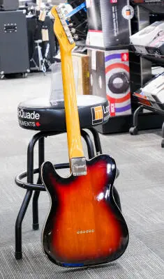 Squier - FSR Classic Vibe '60s Custom Esquire Electric Guitar - 3-Colour Sunburst 2